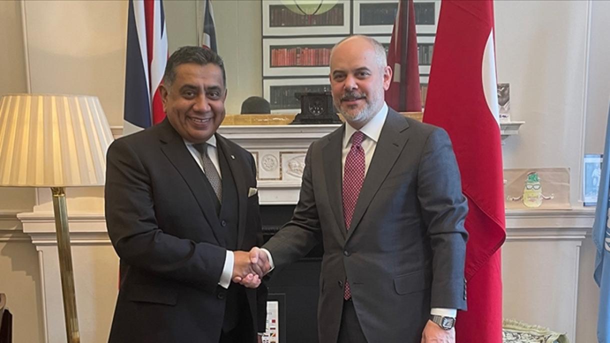 Akif Cagatay Kilic incontra il ministro di Stato per il Medio Oriente britannico Tariq Ahmad