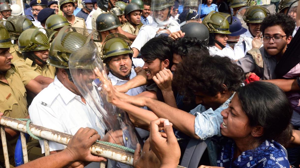 La crisis económica en India se intensifica tras los disturbios en Nueva Delhi