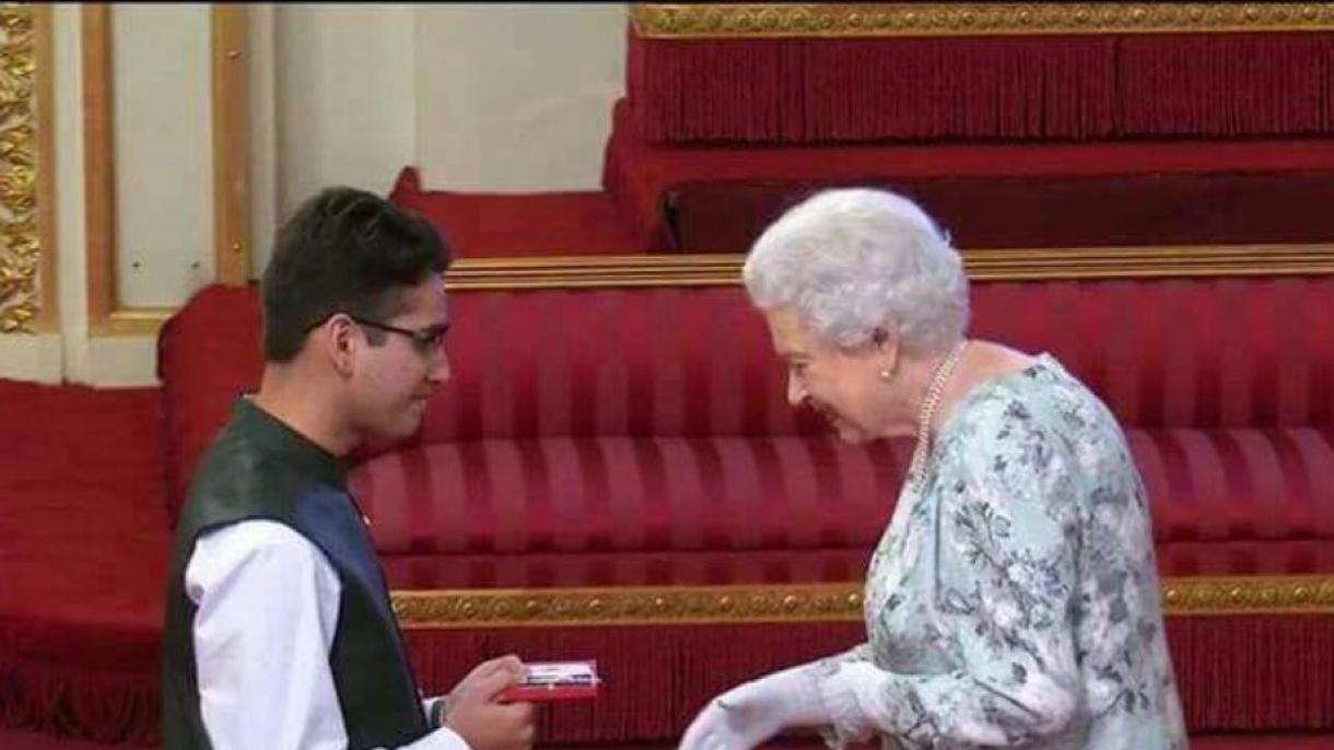 پاکستانی نوجوان فیضان حسین کو ملکہ برطانیہ کی جانب سے ینگ لیڈرز ایوارڈ