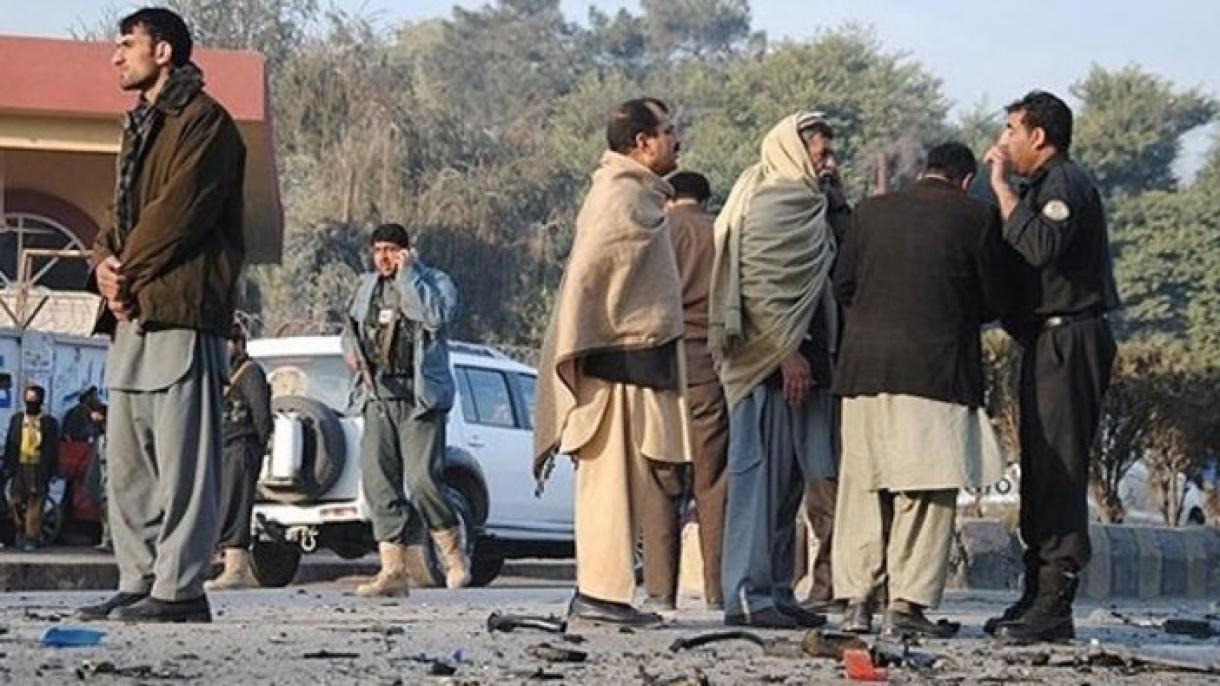 Mueren dos policías en un atentado organizado a un coche de policía en Pakistán