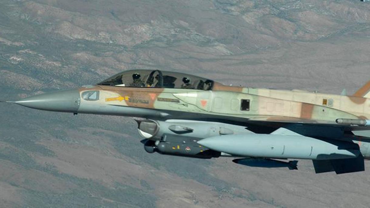 Израел бомбардира ирански сили в Сирия...