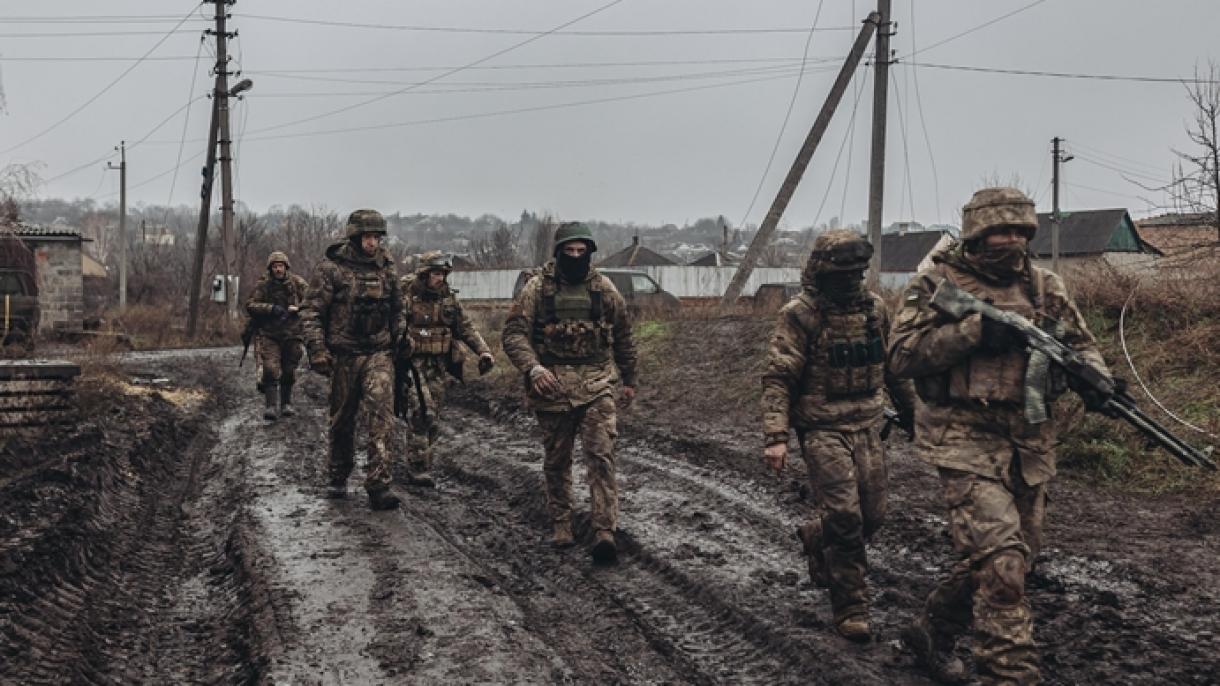 سولیدار اور بہموت شہروں میں یوکرینی افواج دشمن کا ڈٹ کر مقابلہ کر رہی ہیں، صدر زیلنسکی