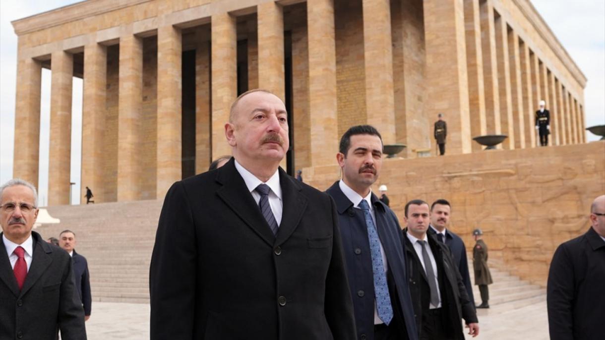 İlham Aliyev Anıtkabir'de Azerbaycan2.jpg