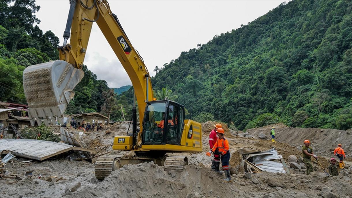 菲律宾一村庄发生山体滑坡 死者升至11人失踪人数则为110