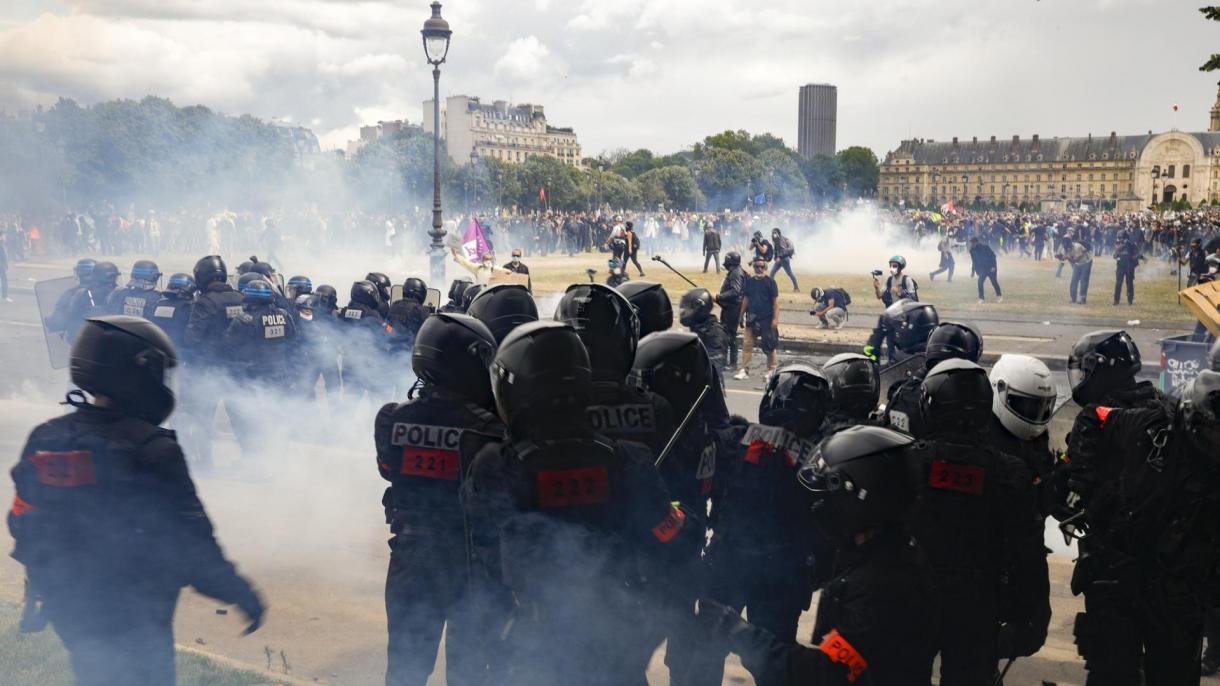 تظاهرات و اعتراضات ماموران بهداشتی در فرانسه