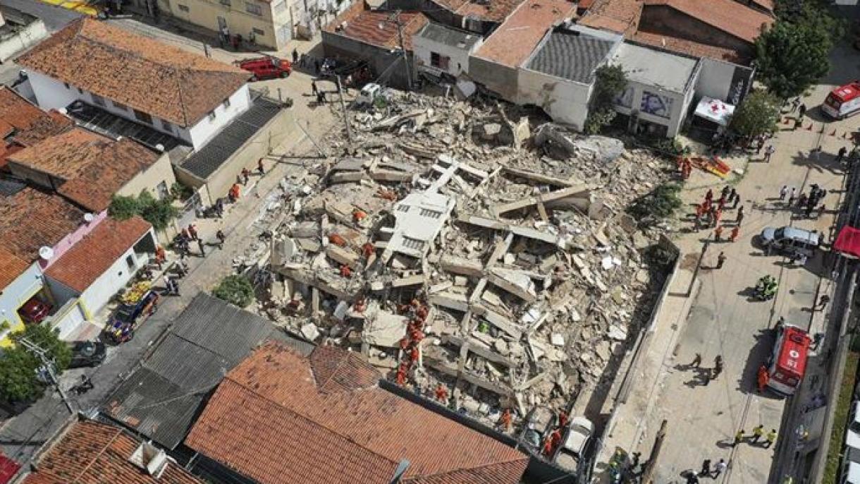 Se derrumba un edificio de siete pisos en Fortaleza de Brasil