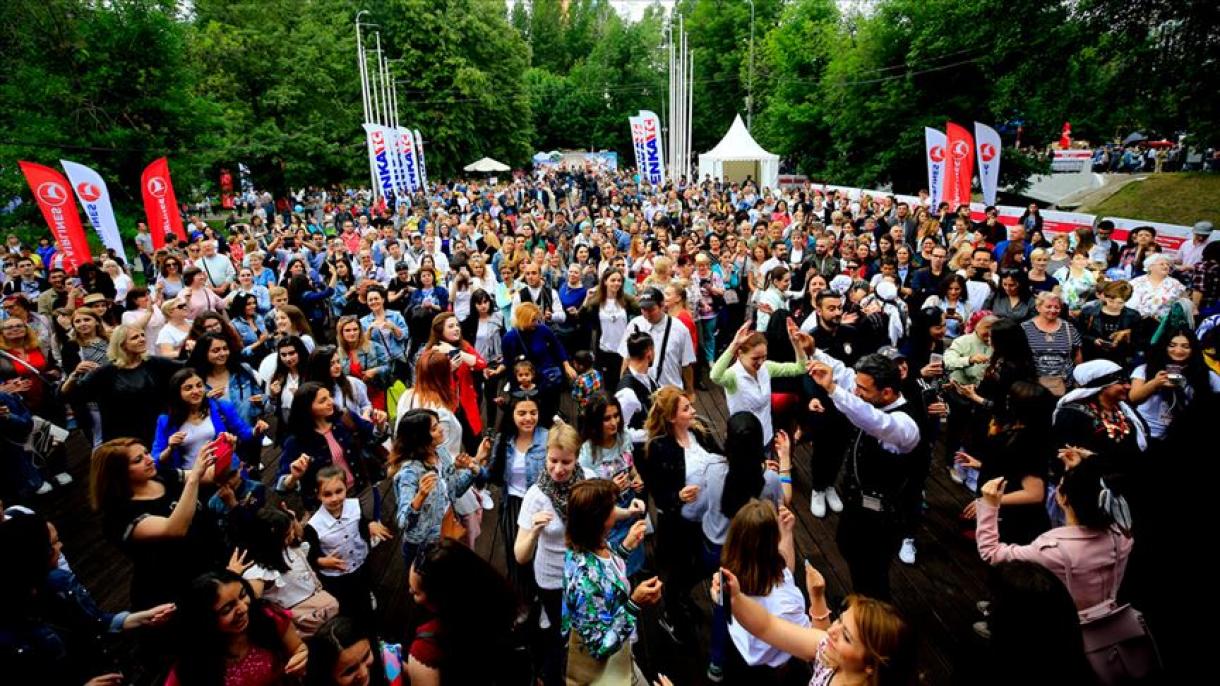 استقبال مردم روسیه از فستیوال ترکیه در مسکو