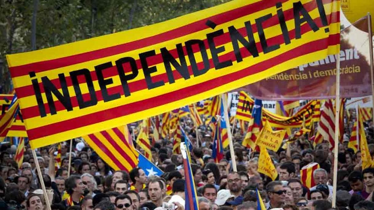 El TC suspende la declaración uniletaral de independencia de Cataluña