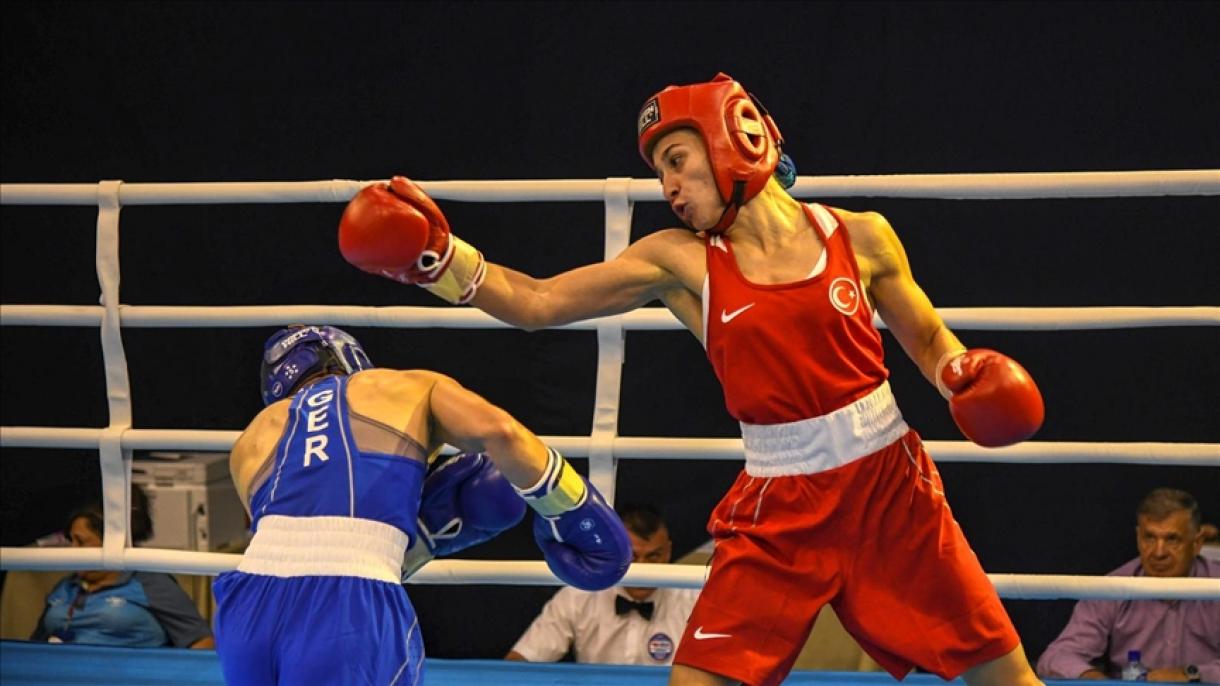 La boxeadora turca Buse Naz Cakiroglu se convierte en campeona de 50 kg de Europa