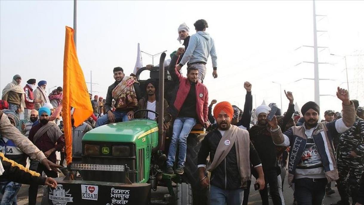 印度农民继续举行示威游行抗议新农业法