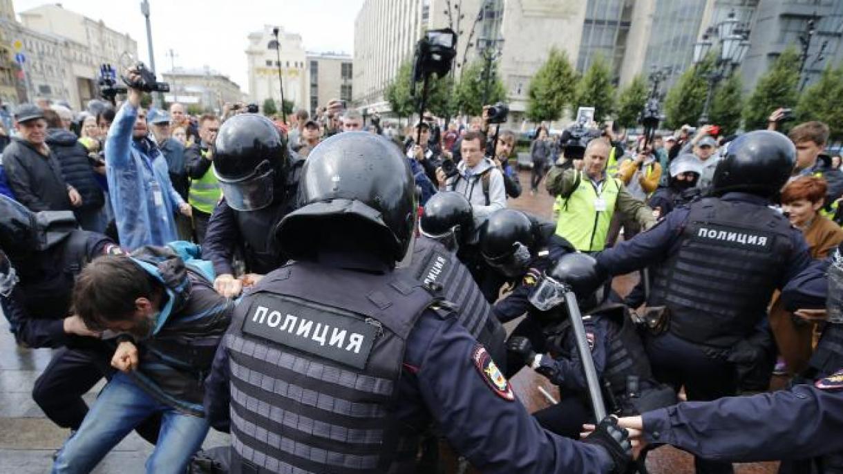 Moskvadakı icazəsiz mitinqdə 700 nəfər tutuldu