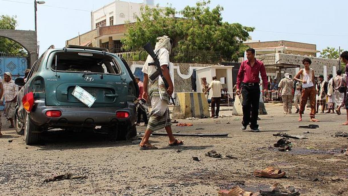 Ýemende bomba ýüklenen 2 ulag bilen guralan hüjümde 6 esger ýogaldy