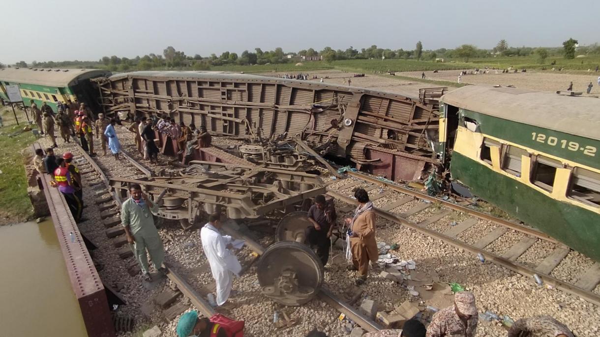 Pakistanda qatar qəzası nəticəsində ölənlərin sayı 30-a çatıb
