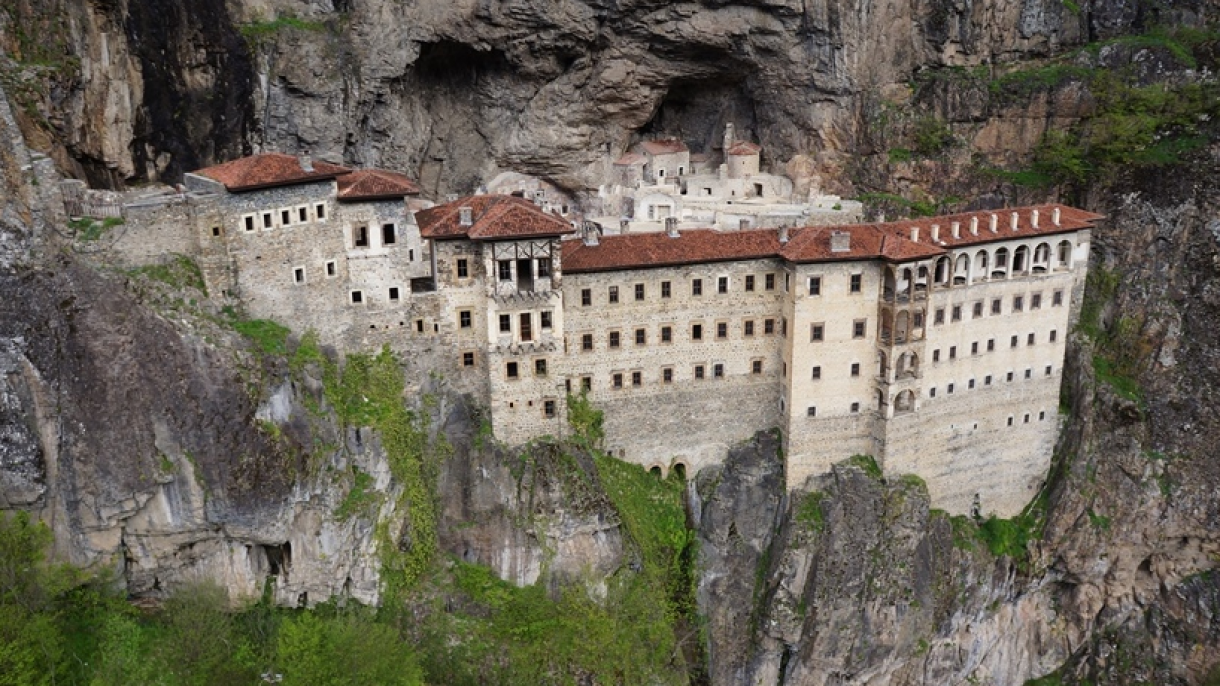 Манастирът Сумела бе постен от над 107 000 души
