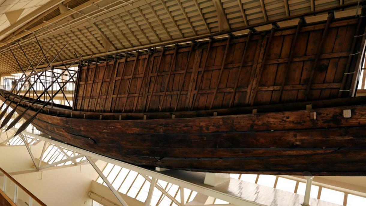 "Barca solare" del faraone Cheope trasferita al nuovo Grande Museo Egizio
