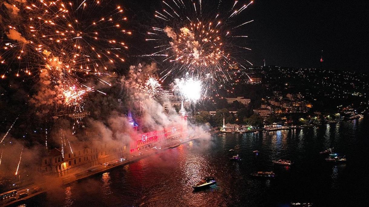 نورپردازی اماکن تاریخی استانبول به مناسبت 30 آگوست عید پیروزی