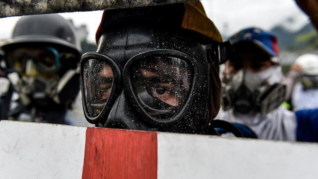 La oposición venezolana marchó hacia instalaciones militares en Caracas