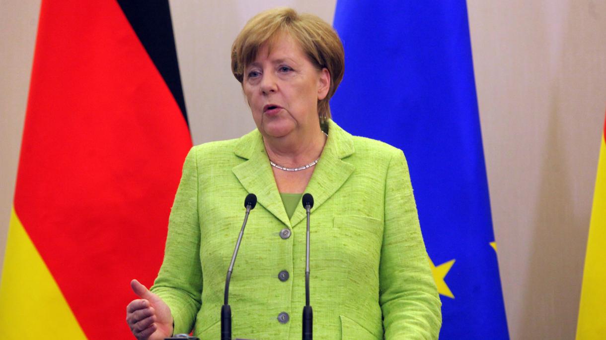 Merkel, a favor de mantener diálogo con Turquía