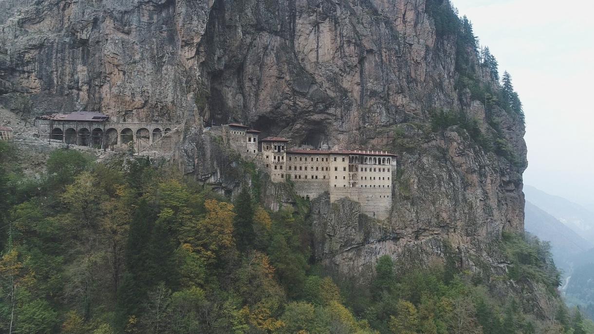 Egyre több látogatót fogad a szümelai kolostor