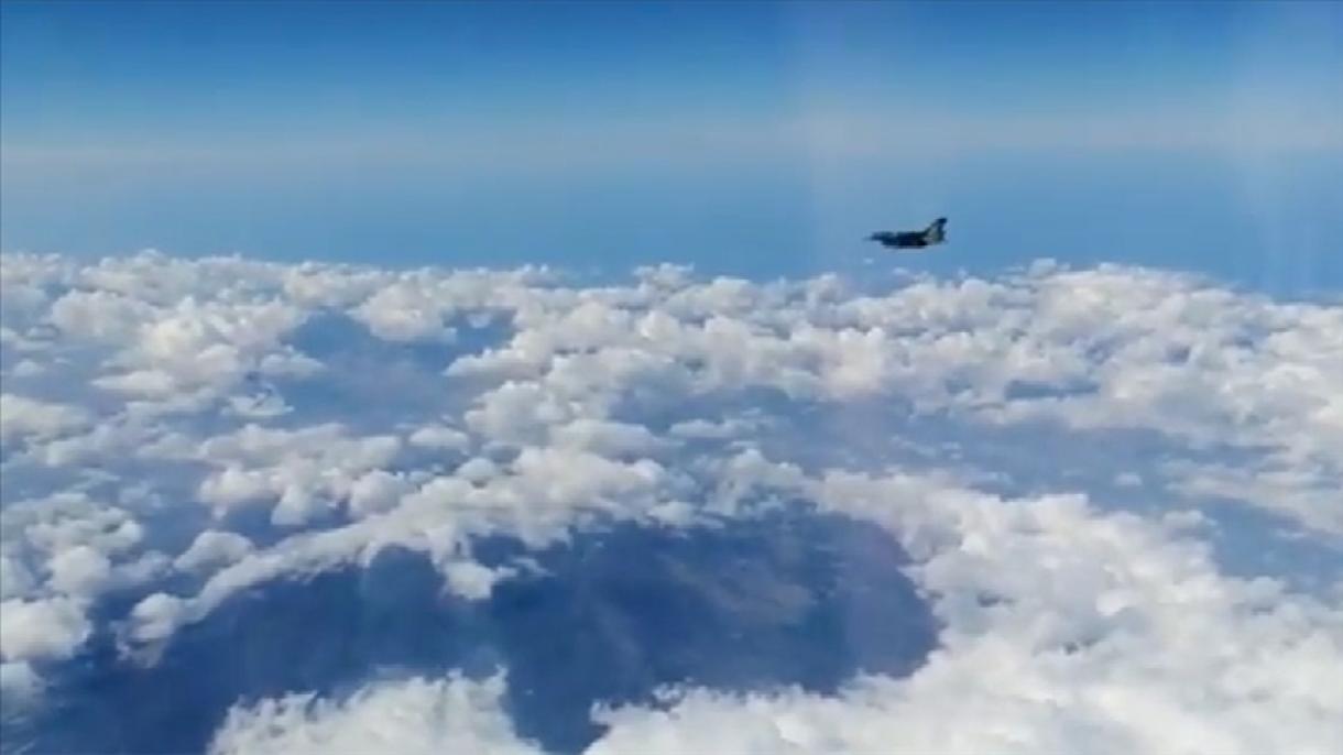 Η ομάδα αεροπορικών επιδείξεων SOLOTÜRK πάνω από την Αίτνα