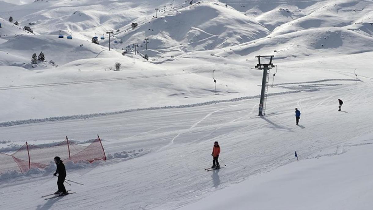 Denizli lyža merkezinde täze möwsüm başlady