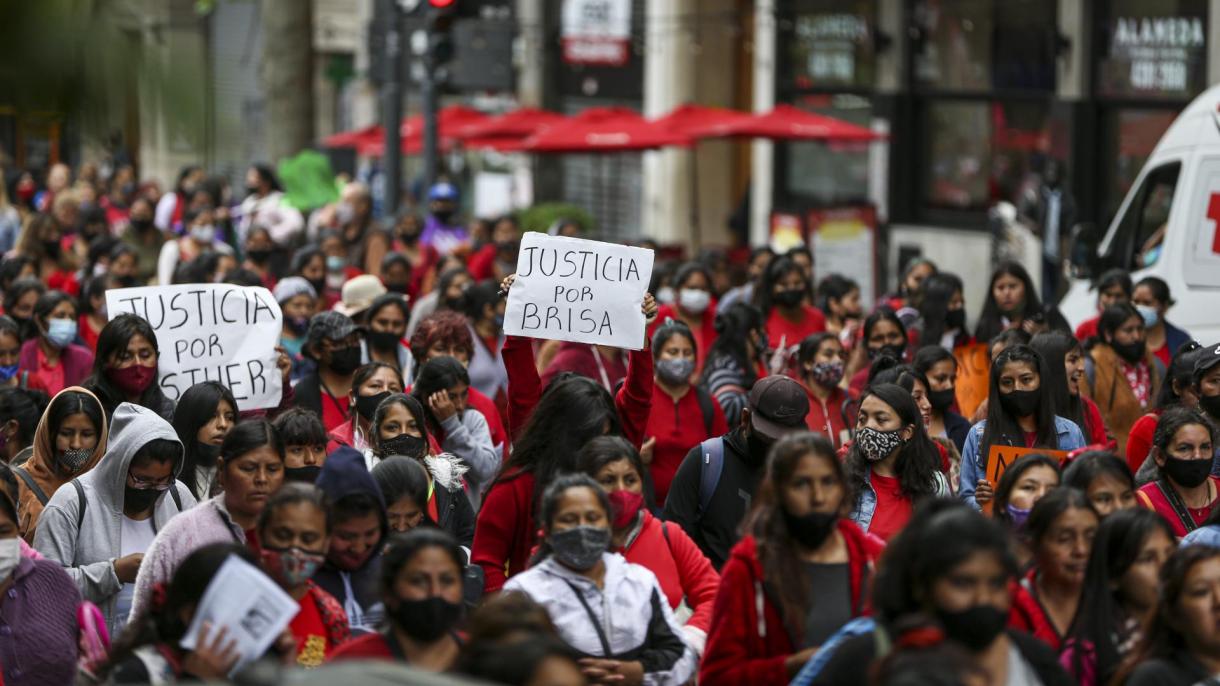 Argentina, migliaia di persone marciano per protestare contro la violenza sulle donne