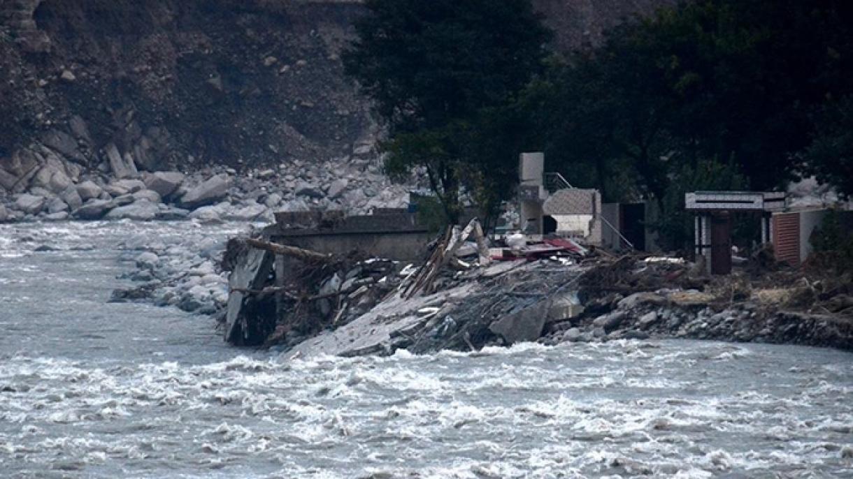 Fuertes lluvias e inundaciones se cobran vidas en Pakistán | TRT Español