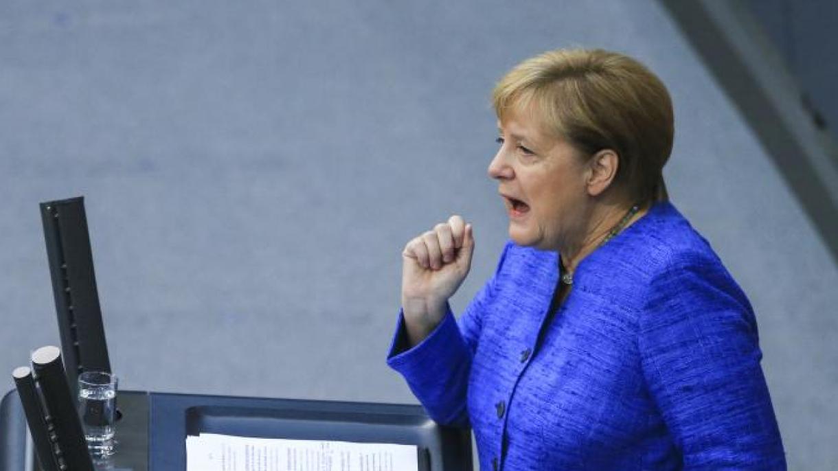 Merkel alerta que a atual ordem mundial terá consequências radicais para a Europa