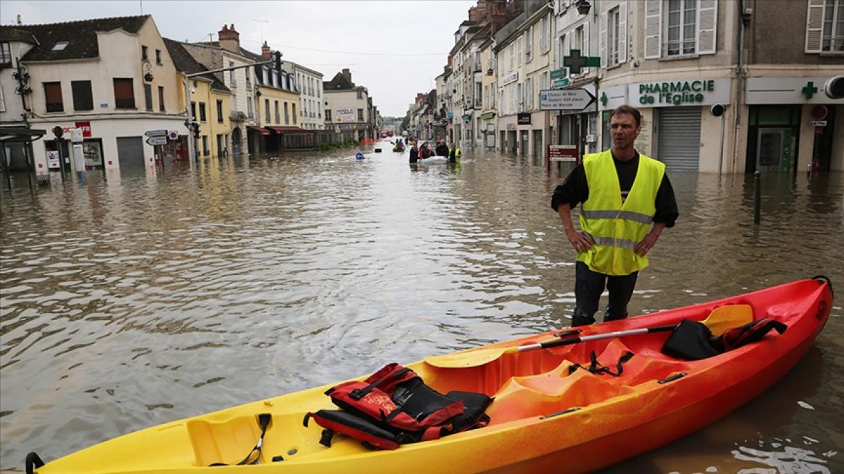 فرانس کے شہر  پاس دی کلائس  میں سیلاب کے باعث ’ سرخ ا نتباہ  ‘ جاری