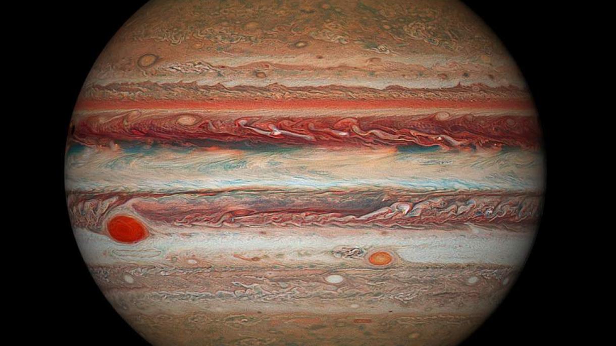 Astronomlardan Yupiterin qeyri-adi təsvirləri