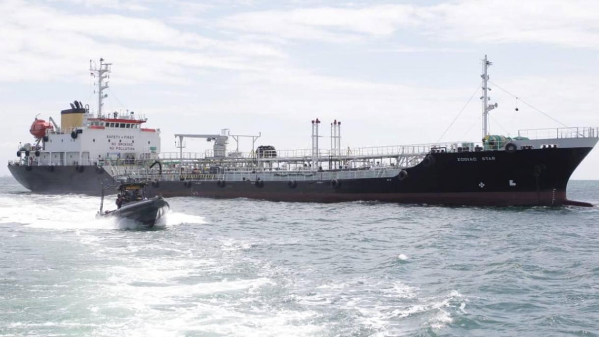 印尼扣留非法运输废油的油轮