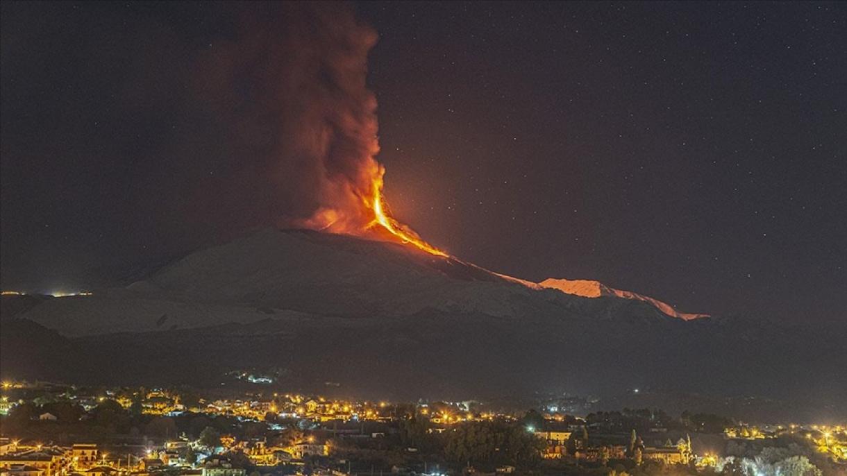 Erupción nueva en Etna, el volcán más activo de Italia