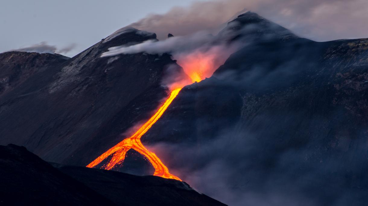 イタリア エトナ火山が再び噴火