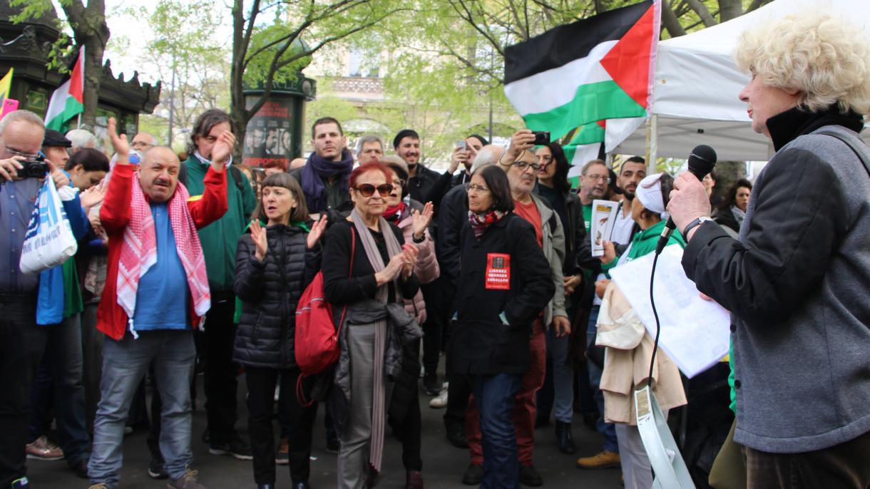 حامیان اسرائیل به خبرنگار آناتولی در پاریس حمله کردند