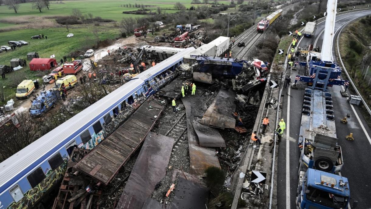 Gobierno griego recibe voto de confianza frente a la moción sobre accidente ferroviario de Tesalia