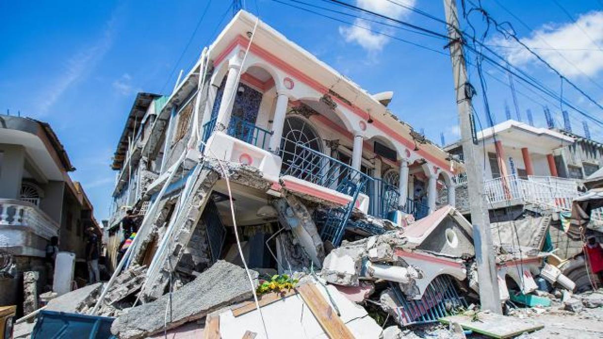Жертвите при земетресението в Хаити вече са 1419