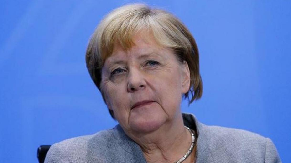 Angela Merkel: "Suriyada siyasi dəyişikliyə ehtiyac var"