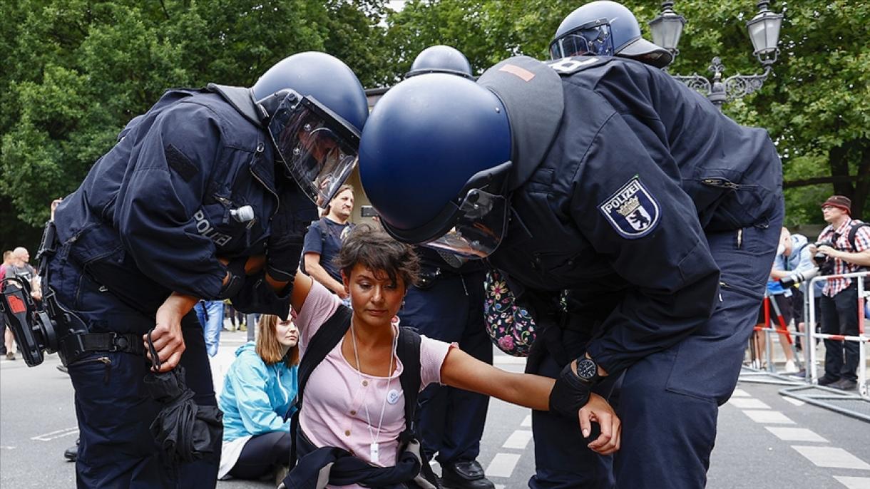 600 души са задържани след протест в Берлин