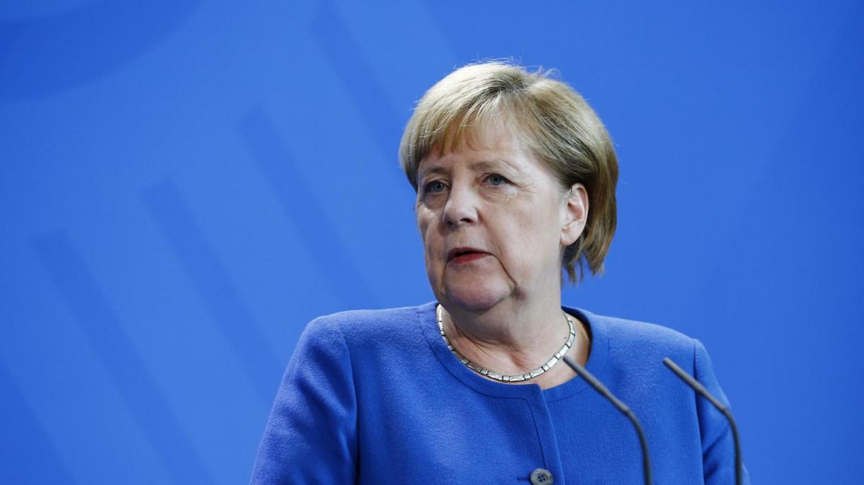 Merkel: "Nessuno dovrebbe sentirsi sottovalutato o isolato a causa della religione o origine"