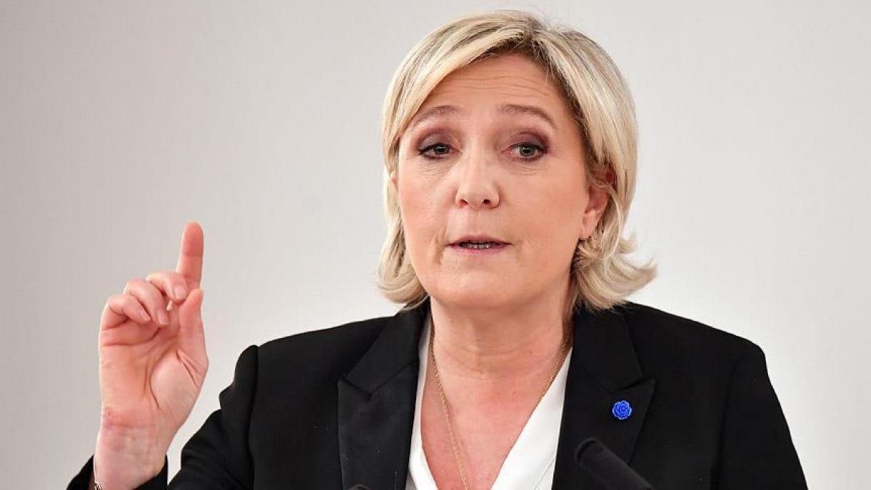 Le Pen dimite como presidenta del Frente Nacional