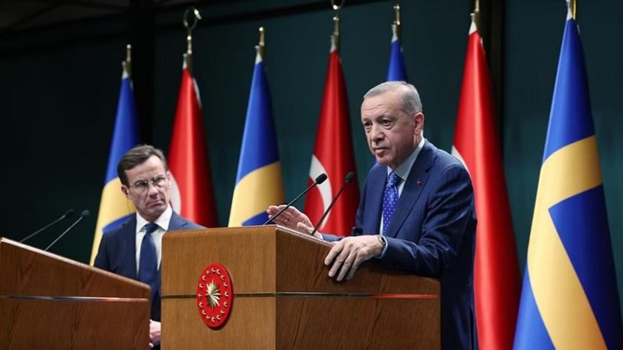 Erdogan tiene una conferenza stampa congiunta con il primo ministro svedese Kristersson