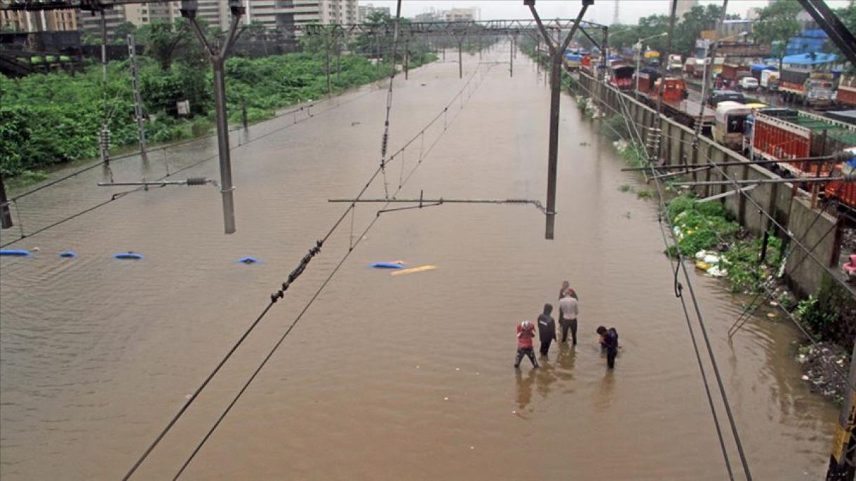 印度北方邦发生暴雨：12人死