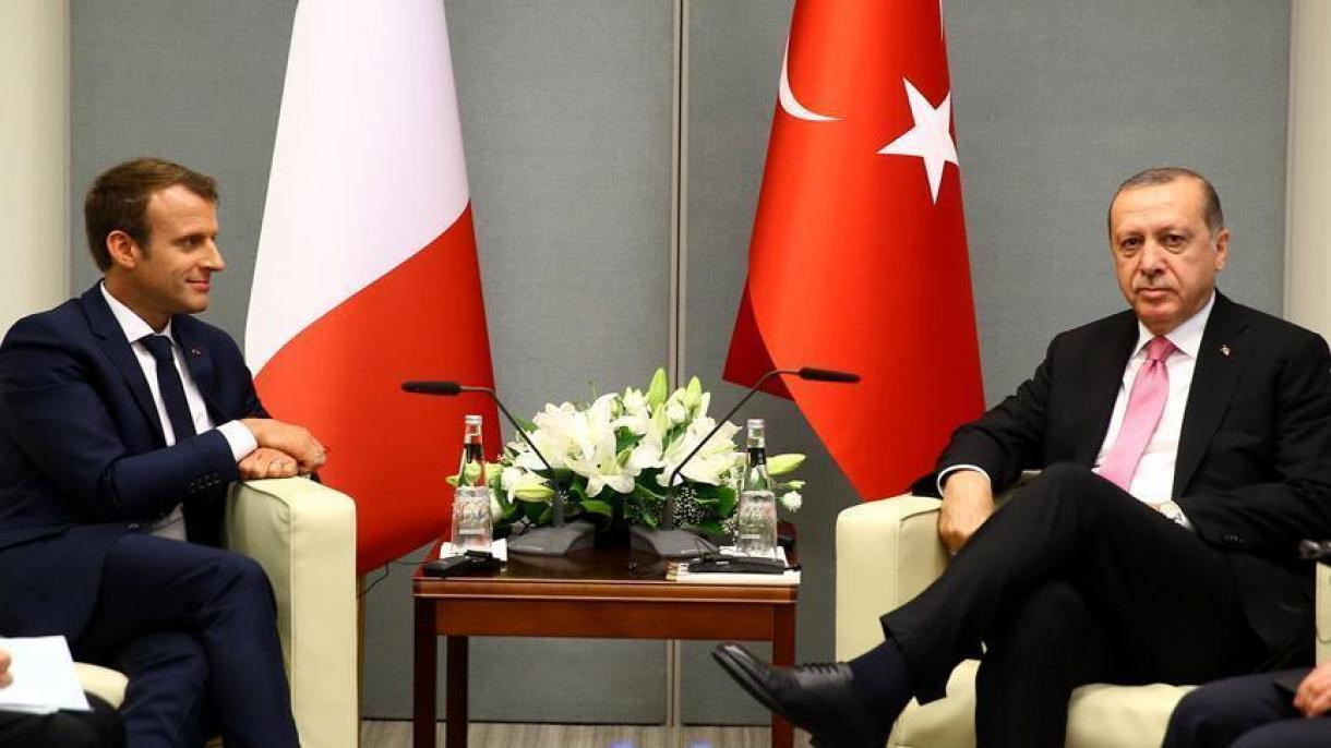 Erdogan expresa a Macron las contribuciones de la Fuente de Paz a la paz y estabilidad