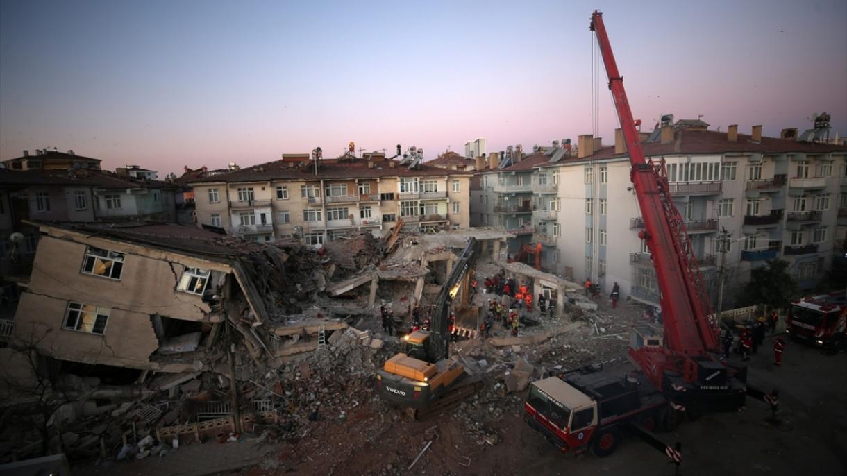 در ترکیه زلزله جان ده ها تن را گرفت