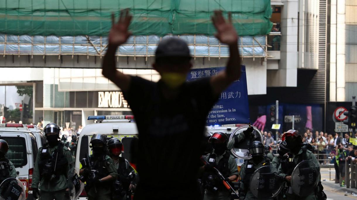 香港示威活动加剧 中国要求香港当局严厉镇压