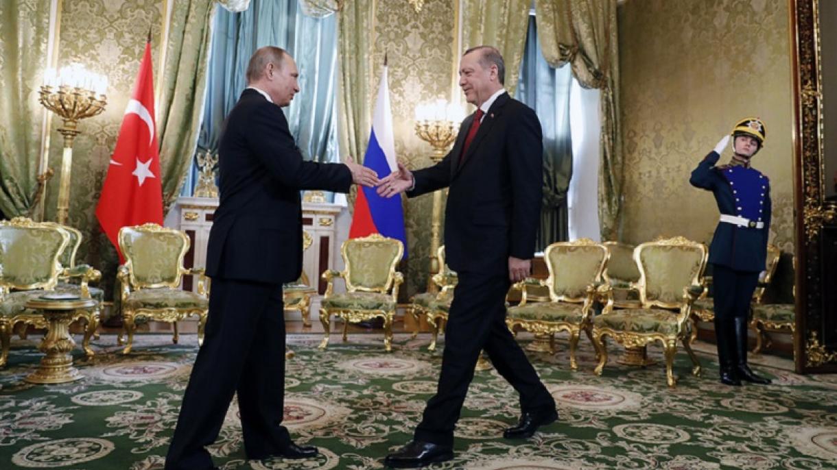 Erdogan reunido com o seu homólogo russo Vladimir Putin em Moscovo