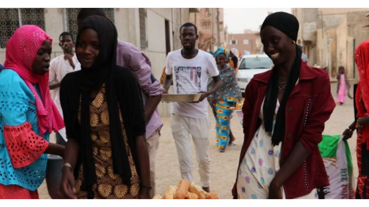 Senegalda xristiannar iftarda awız açtırdı (video bar)