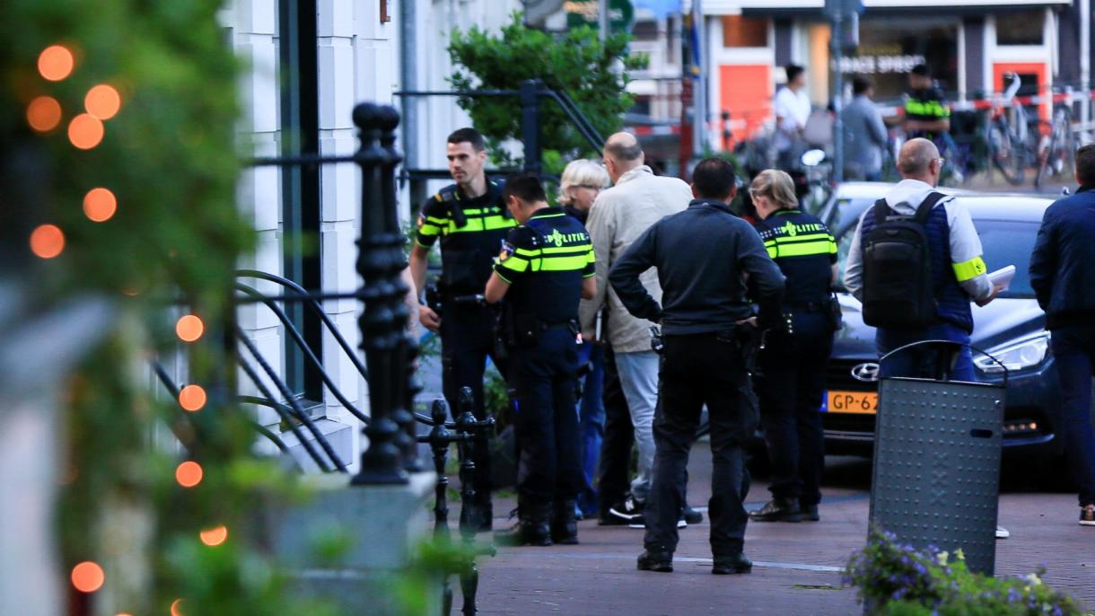 голландийәлик атақлиқ тәтқиқатчи журналист петер р. де врис қураллиқ һуҗумға учриди