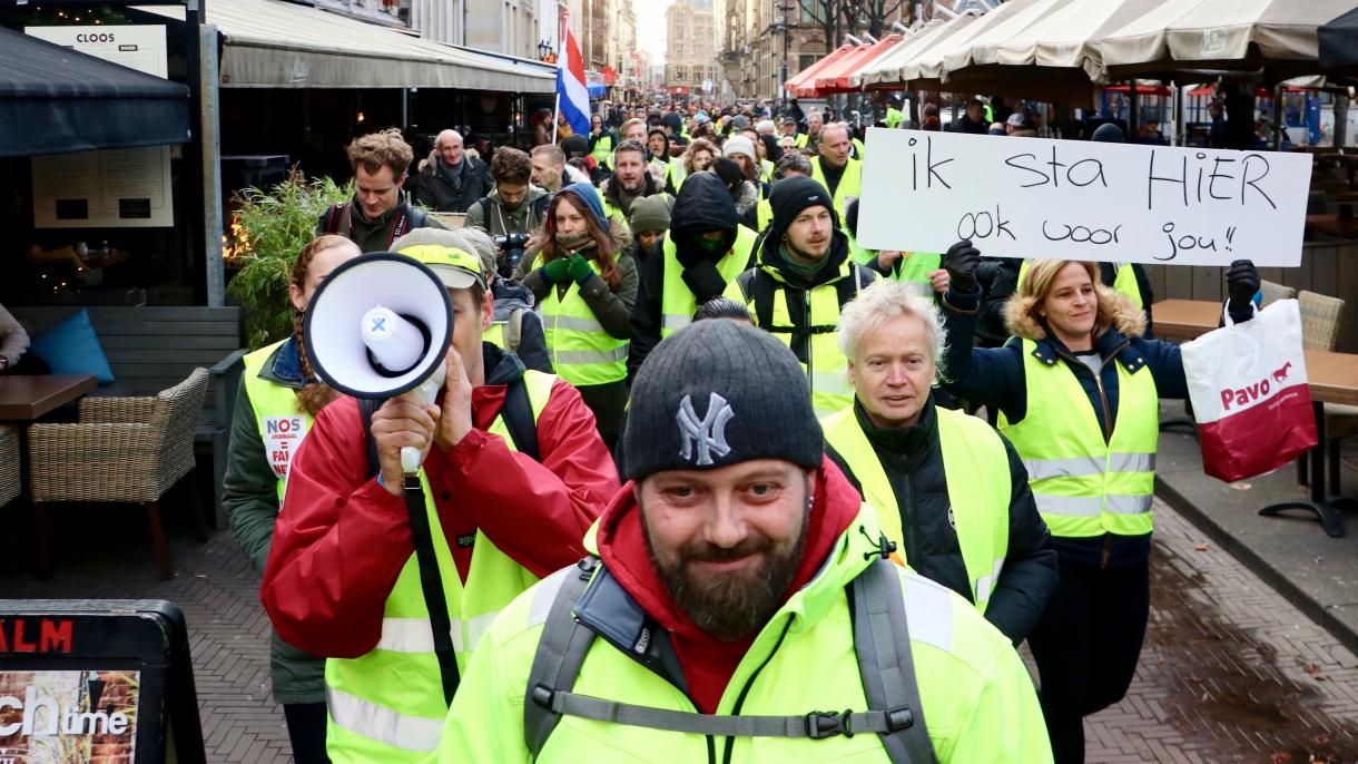 Después de los chalecos amarillos ya saldrán a las calles los chalecos rojos en Holanda