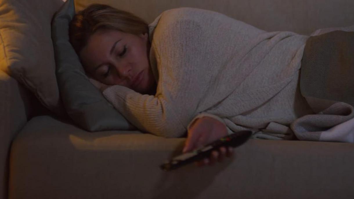 خوابیدن در اتاقی با تلفن و یا تلویزیون، کیفیت خواب را کاهش می‌دهد
